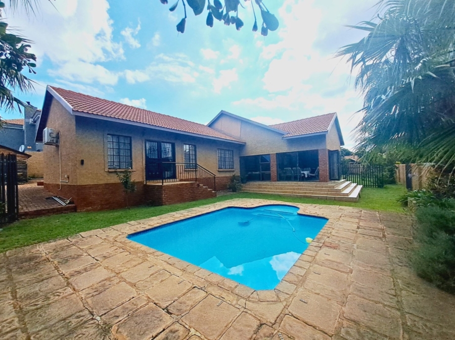 4 Bedroom Property for Sale in Safari Gardens North West